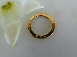 Hug sentiment disc - Gold